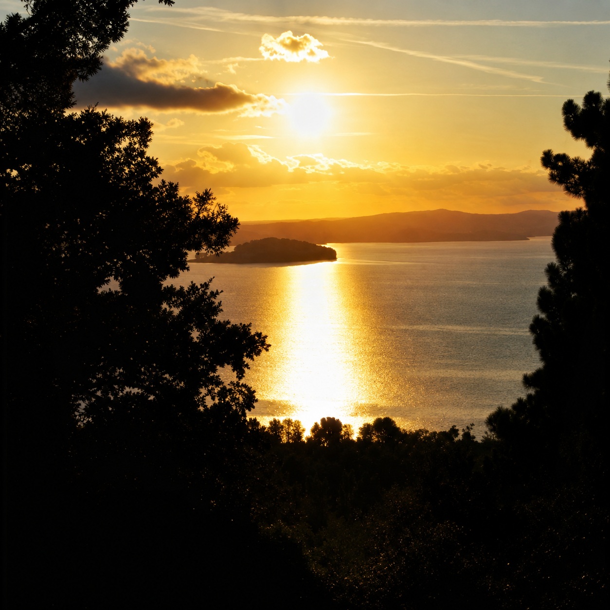 Tramonto sul Lago di Bolsena visto da Villa Serena